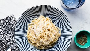3-Ingredient Cacio e Pepe (Pasta With Cheese and Pepper)