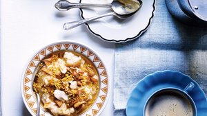 5-Grain Porridge with Bee Pollen, Apples, and Coconut