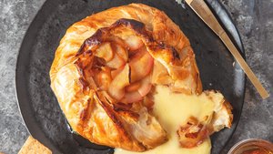 Apples-and-Honey Baked Brie