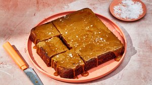 Caramel Apple Snacking Cake