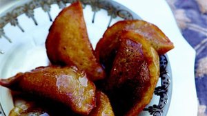 Cheese- or Walnut-Filled Crepes (_Atayef_)