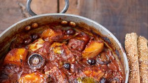 Chicken & Squash Cacciatore, Mushrooms, Tomatoes, Olives, Bread