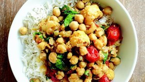 Chickpea Curry with Roasted Cauliflower and Tomatoes