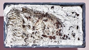 Cookies and Black Sesame Cream No-Churn Ice Cream