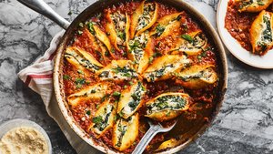 Easy Vegetarian Skillet Stuffed Shells