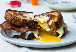 Egg-in-a-Hole Sandwich with Bacon and Cheddar