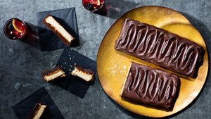 Giant Chocolate Caramel Cookie Twix Bars