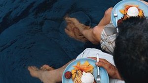 Grilled Coconut Poundcake Sundaes With Tropical Fruit