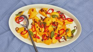 Mango With Fried Shallots