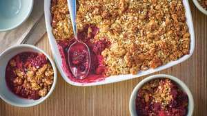 Mixed Berry Crumble With Oats and Almonds