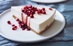 No-Bake Greek Yogurt Cheesecake with Pomegranate Syrup