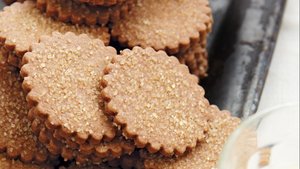 Old-Fashioned Graham Crackers with Turbinado Sugar