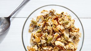 Paleo Grain-Free Granola with Coconut and Almonds
