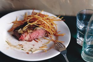 Pan-Seared Rib-Eye Steak with Béarnaise (_Entrecôte Béarnaise_)