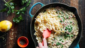 Pasta with 15-Minute Ham, Pea, and Cream Sauce