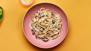 Pasta With Mushrooms and Cashew Cream
