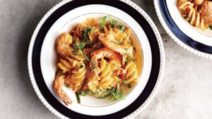 Pasta With Shrimp in Tomato Cream
