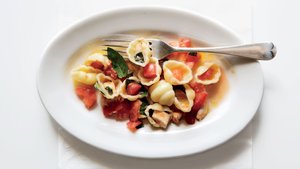 Pasta with Tomatoes and Mozzarella