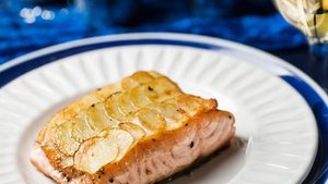 Salmon with Potato "Scales