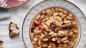 Stewed Cannellini Beans with Chiles and Thyme