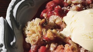 Strawberry and Rhubarb Crumble