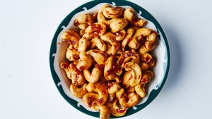 Toasted Sambal Cashews