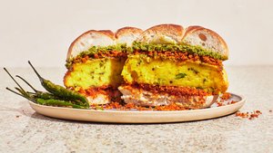 Vada Pav With Dry Coconut-Garlic Chutney
