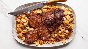 Ȟaŋté úŋ Pté Lolóbyapi (Cedar-Braised Bison)